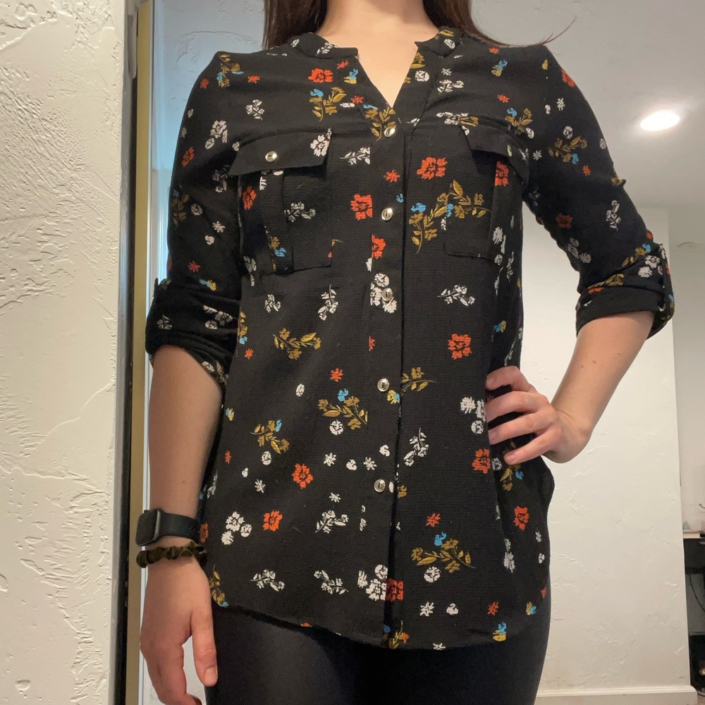Women’s Medium Black Notched Collar Buttoned Blouse with Floral Design